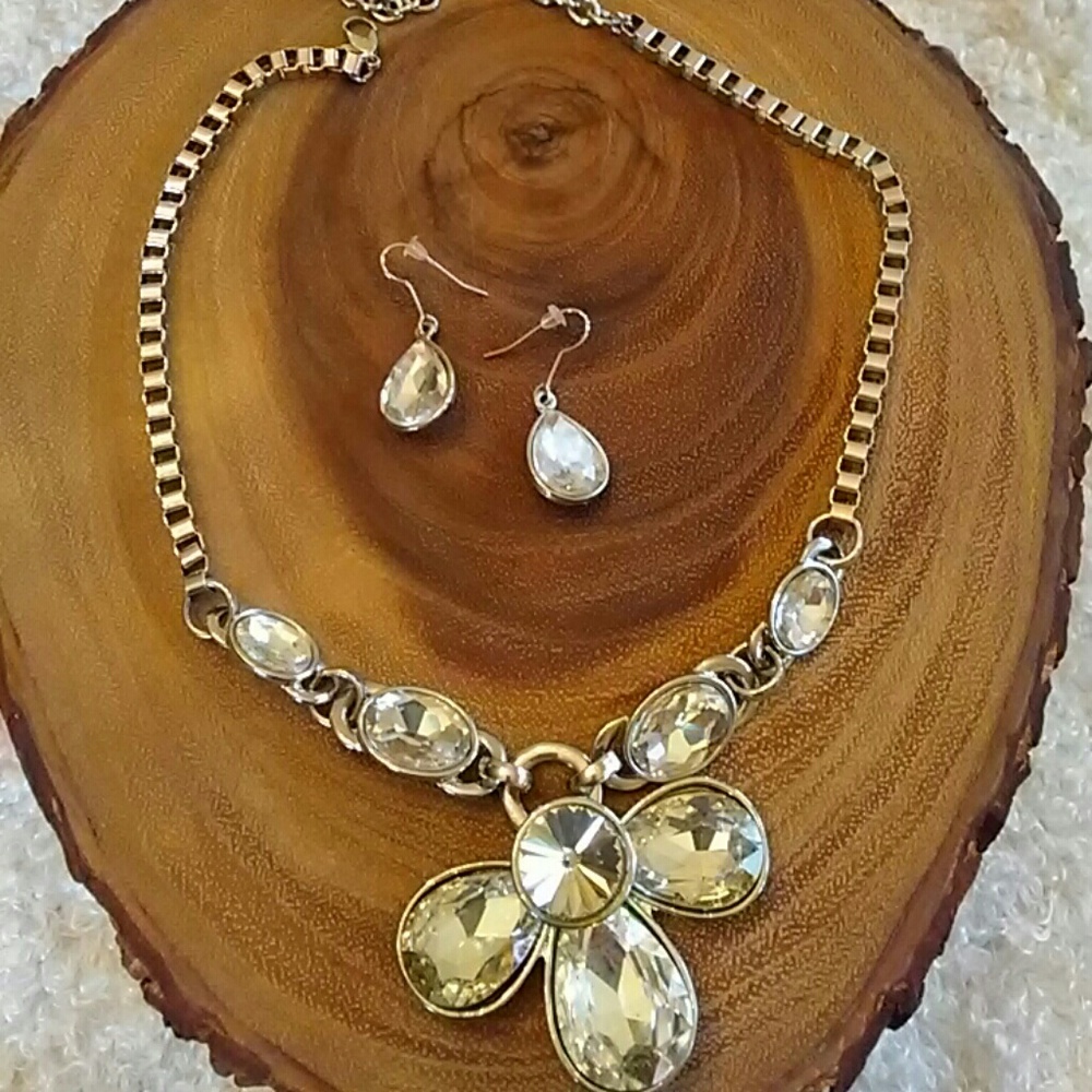 Bling Bling Statement Necklace Set - image 1